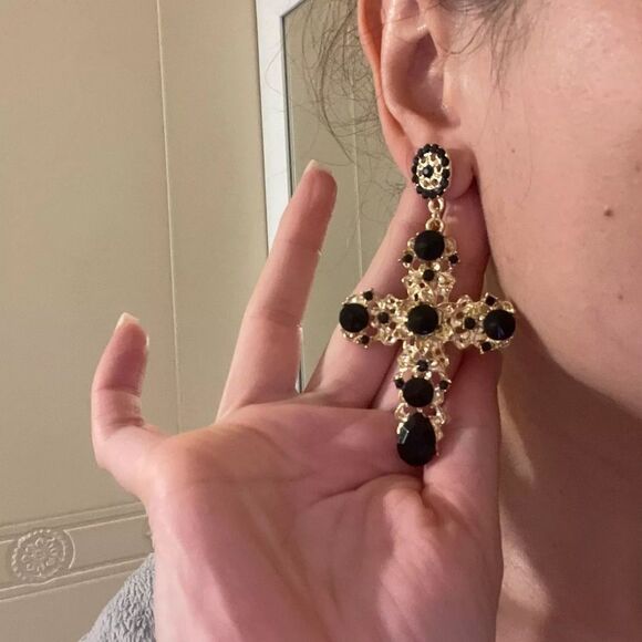 ❤️071❤️ Designer Inspired Black Vintage Cross Earrings - Picture 7 of 16